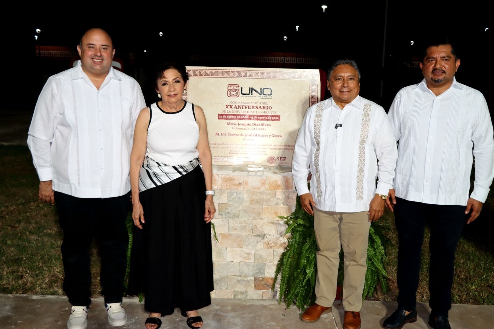 Revelación de la placa del XX aniversario